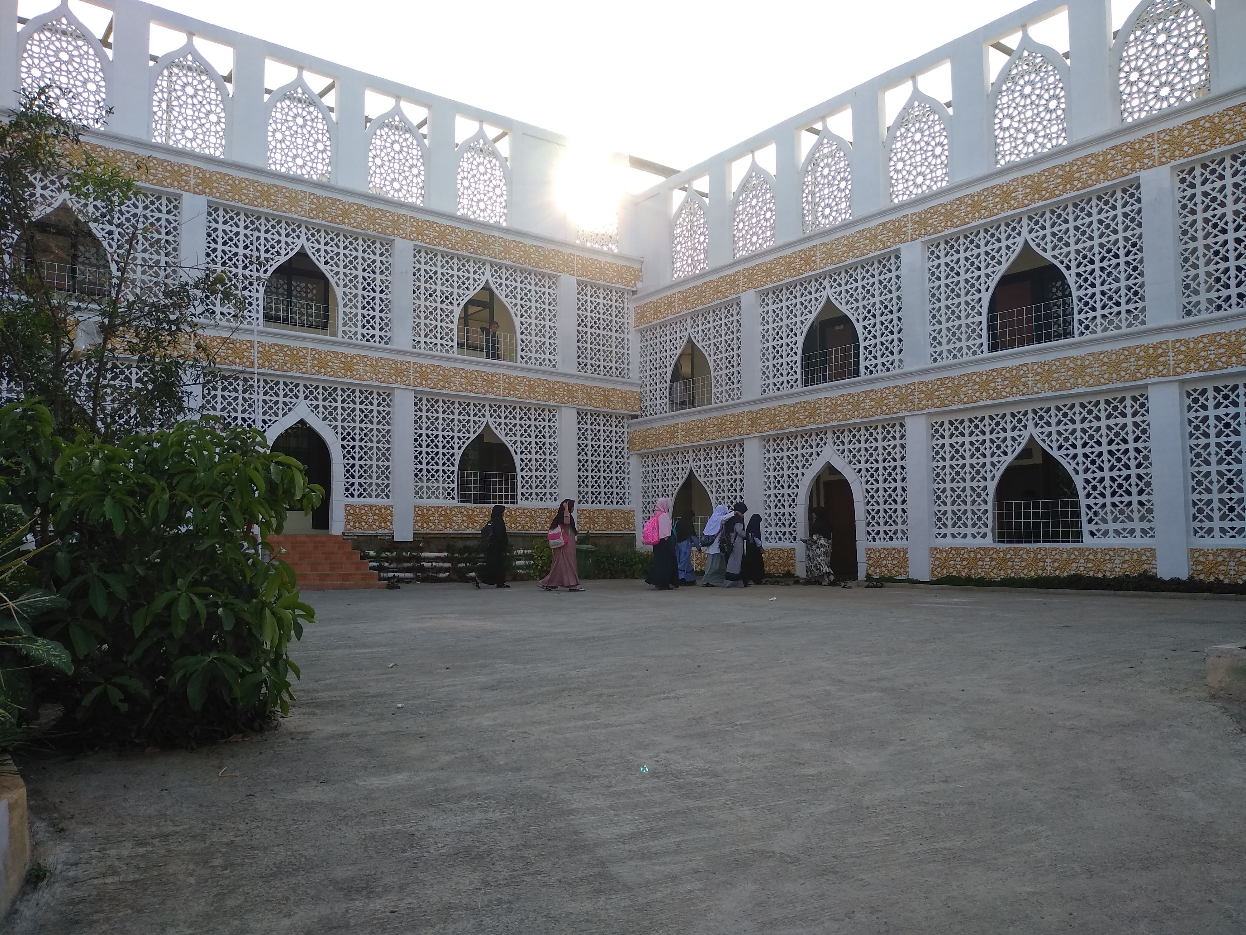 Tahfizhul Qur'an Excellence "Membentuk Generasi Qurani Berkarakter Pemimpin, Berprestasi, dan Siap Menghadapi Masa Depan"